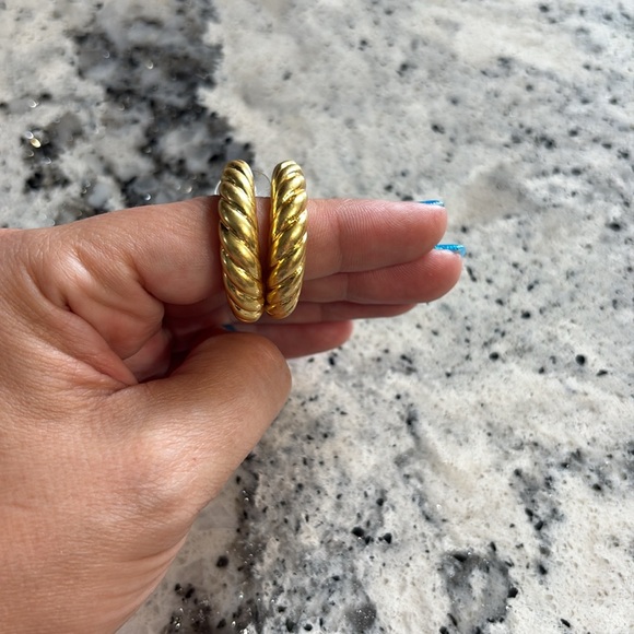 Madewell Puffed Small Hoop Earrings - Picture 5 of 5